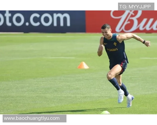 足球超级球星一天的饮食揭秘：如何保持巅峰状态和强大体能