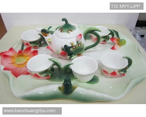 精美陶瓷足球球星摆件展现运动之美打造独特球迷收藏精品